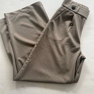 Women's Taupe Cropped Pants by JDY
